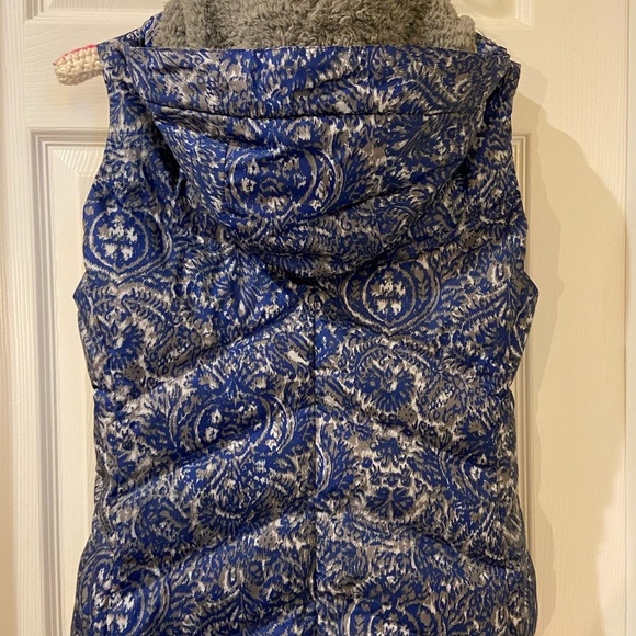 Women’s Patagonia Puffer Fill Zip Blue/Gray Print Hooded Vest Size Small - Picture 2 of 5
